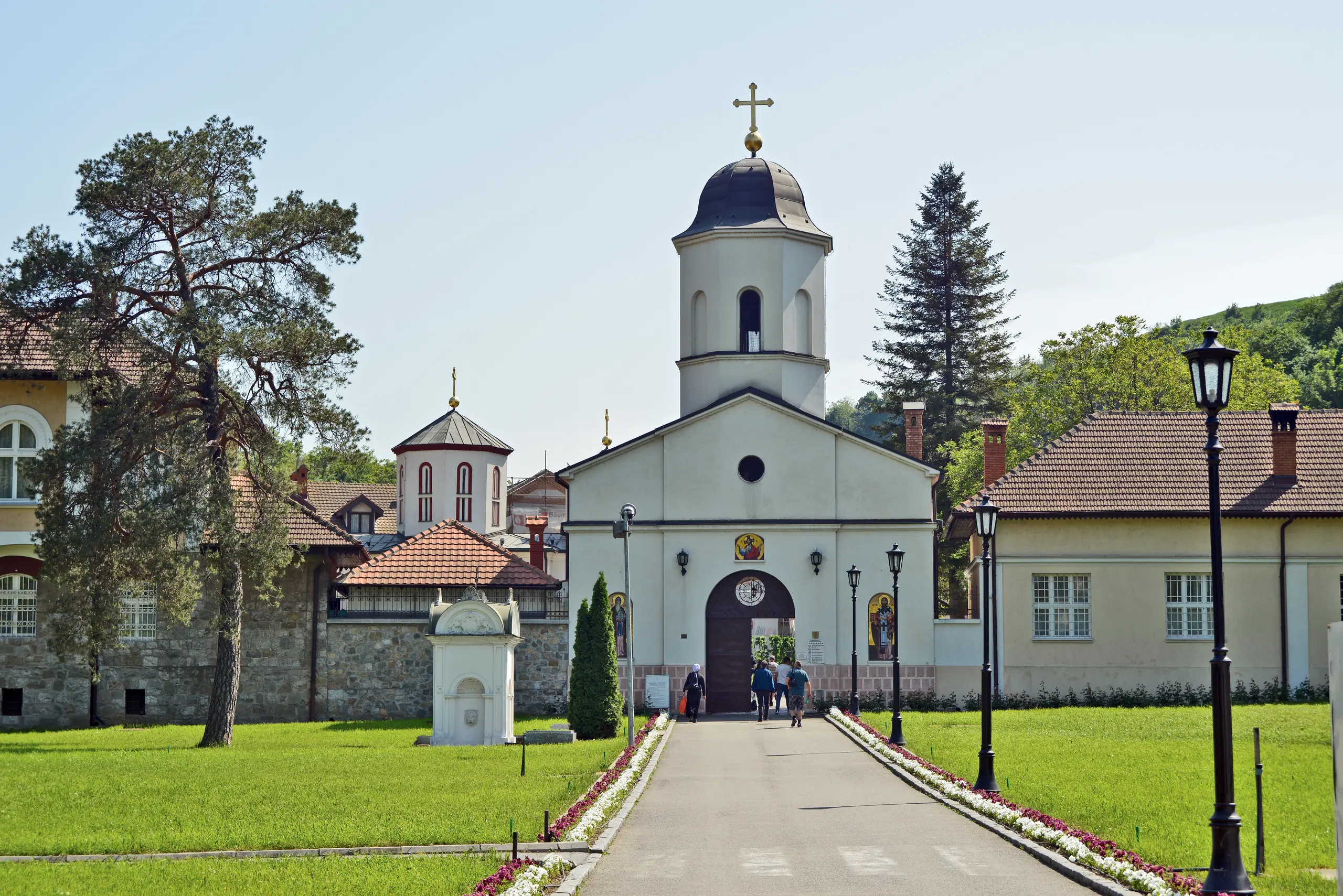 Manastir Rakovica i uređeni prilaz manastirskom kompleksu
