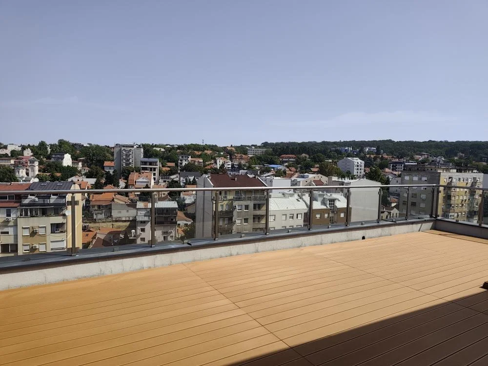 Lux stan sa terasom od 60m2 i garažom