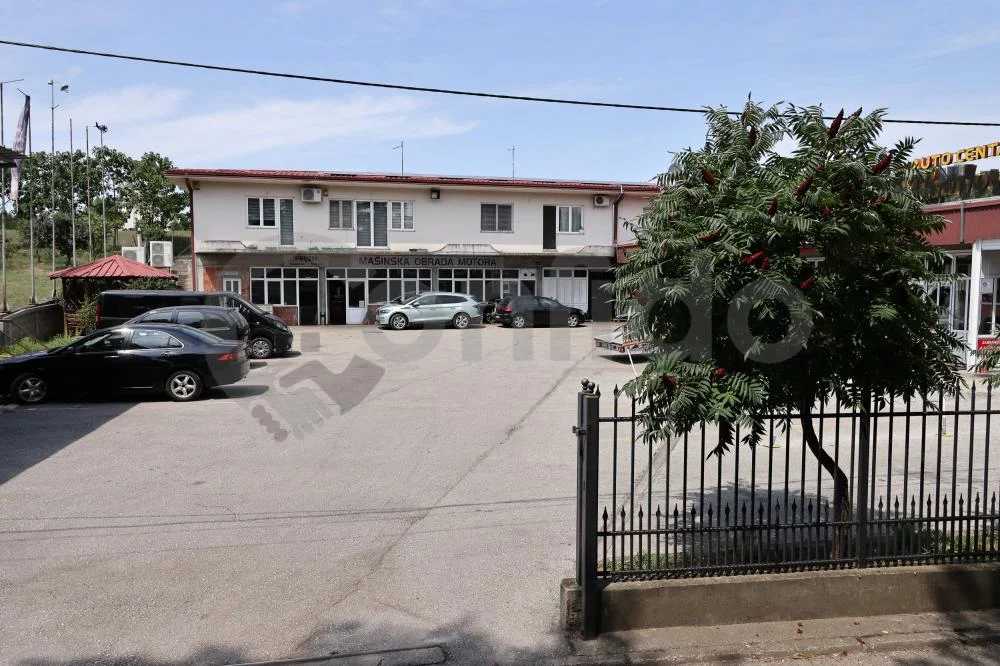 Ansicht der Immobilie 1: Gewerbeimmobilie · 1.123 m² · Mladenovac Selo