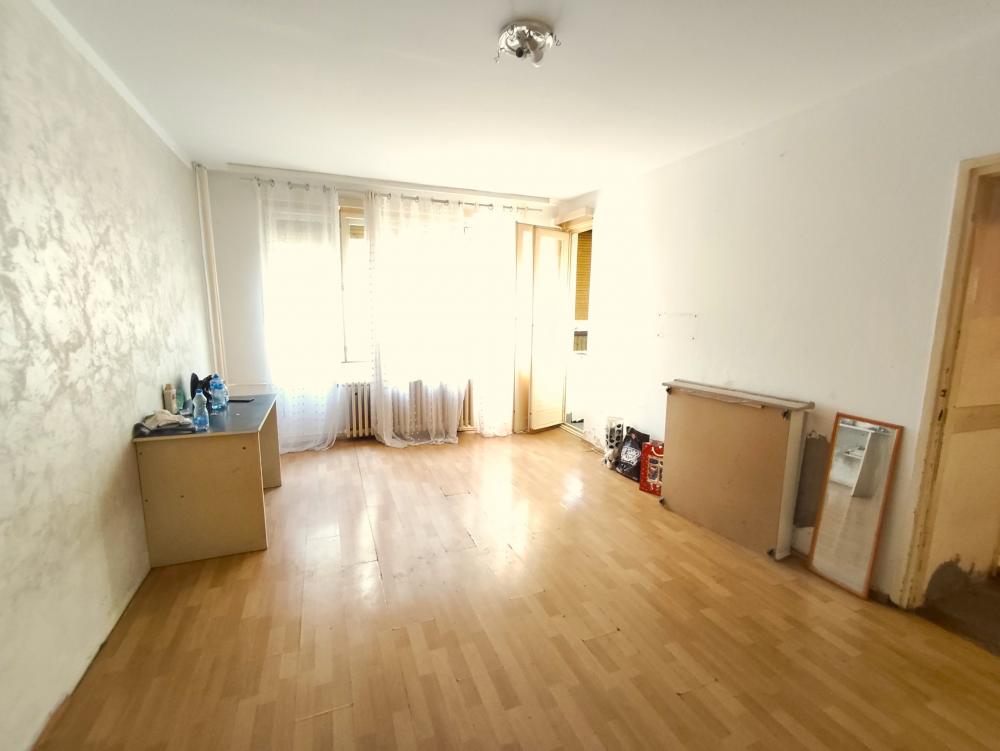 Miljakovac II, 2.5 stan okružen zelenilom